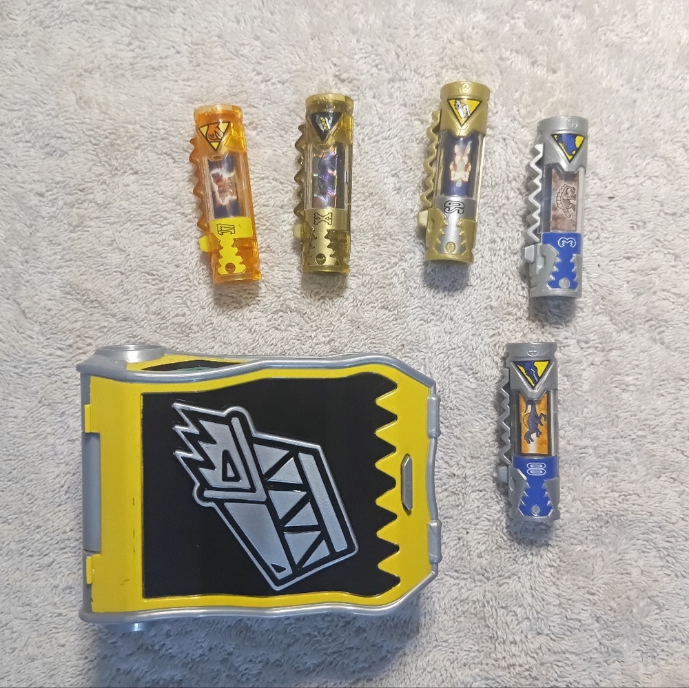 Power Rangers Dino Charge Communicator with Case and Five Chargers LIncludes a